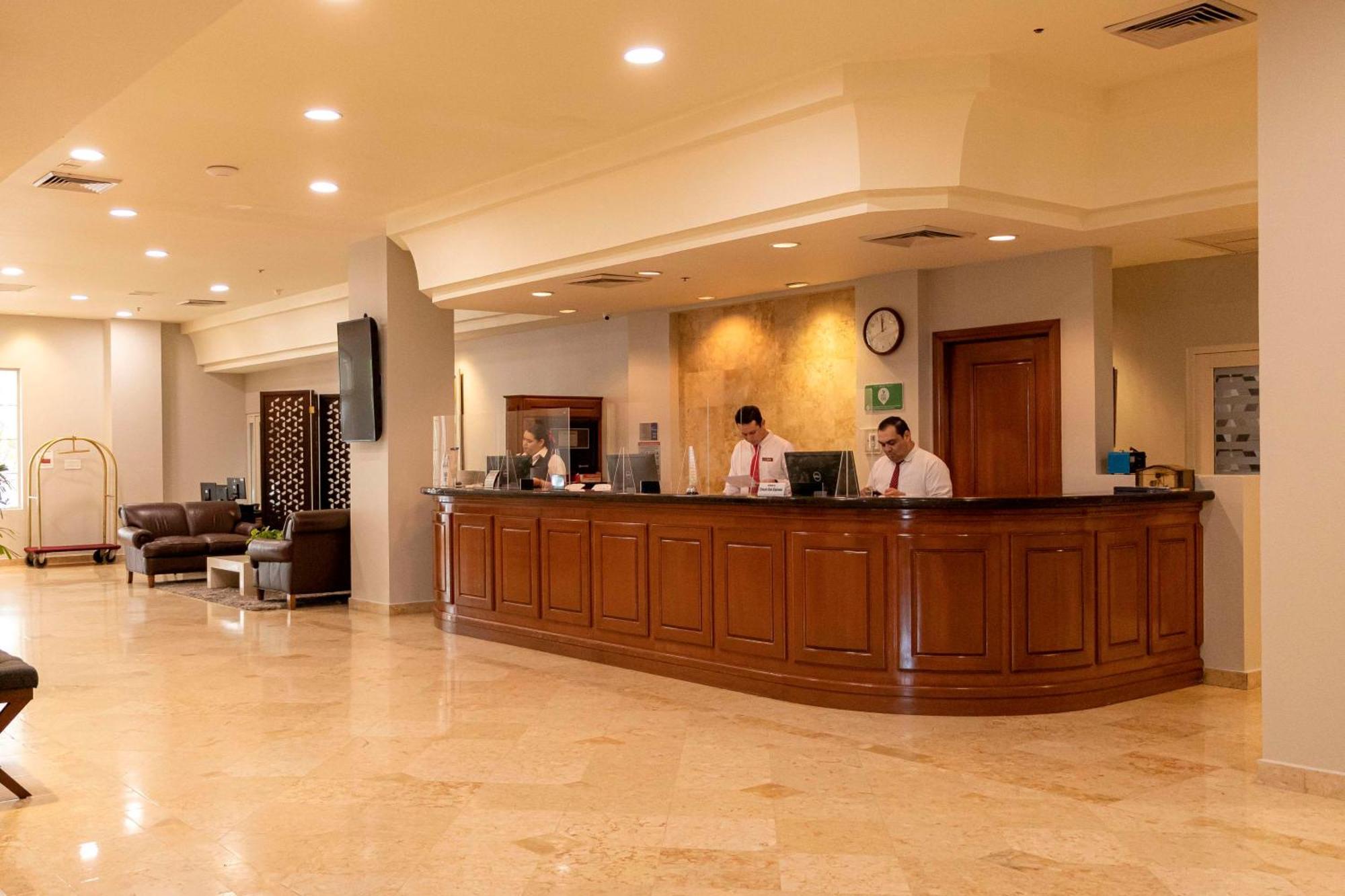 Best Western Plus Лос Мочис Екстериор снимка